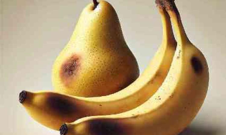 pera y platanos maduros