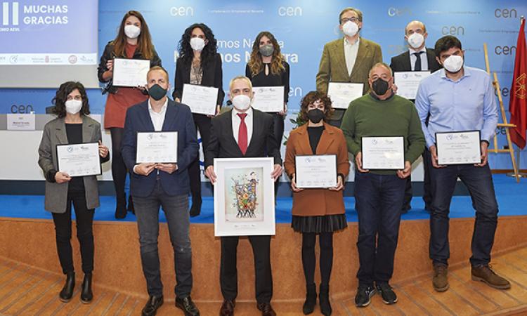 Fotografía de grupo de los premiados en el acto de entrega de reconocimientos